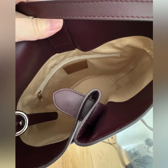 LIFFNER Belted Bucket Bag in Burgundy - Picture 4 of 4